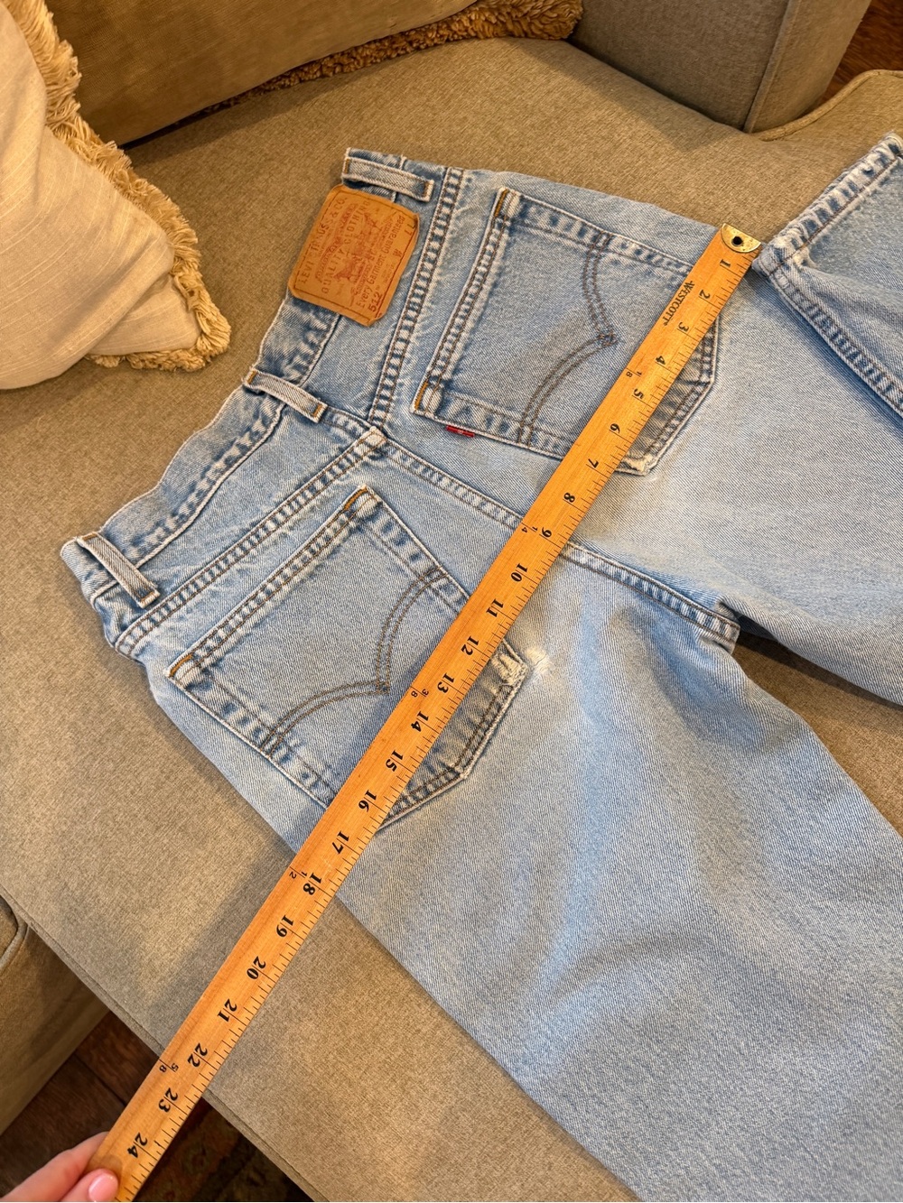 Vintage Light Wash High-Rise Women’s Levi’s Jeans - Blue - Picture 13 of 16